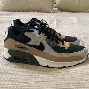 NWT & original box! Nike Air Max 90 GS . Youth US size 7 (fits womens 8-8.5)